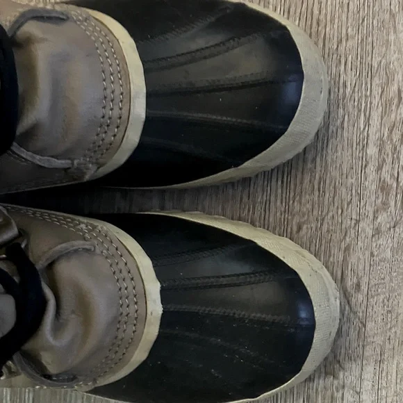 Sorel Women's Winter Boots with Faux Fur - Picture 2 of 12